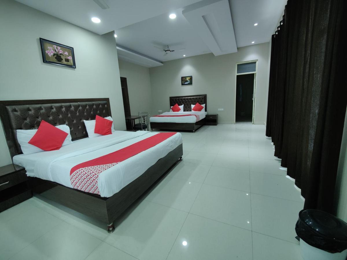 Hotel Kailash Mansarovar And Banquet Hall Барели Экстерьер фото